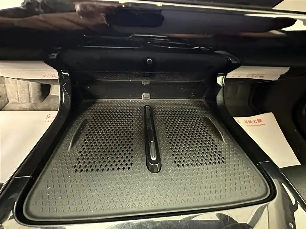 Hongqi HS3 PHEV 2025 model 117km Jinwei PLUS version купить на сайте DeffCars