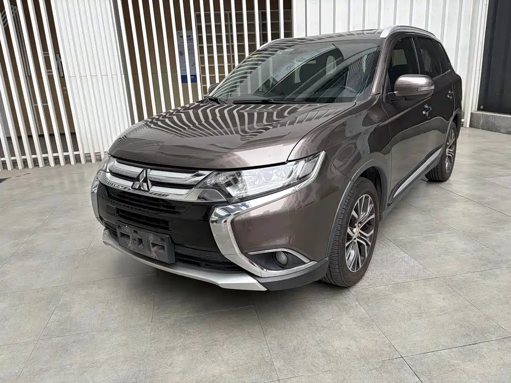 Outlander 2019 2.4L four-wheel drive exclusive version, 5 seats, National V купить на сайте DeffCars