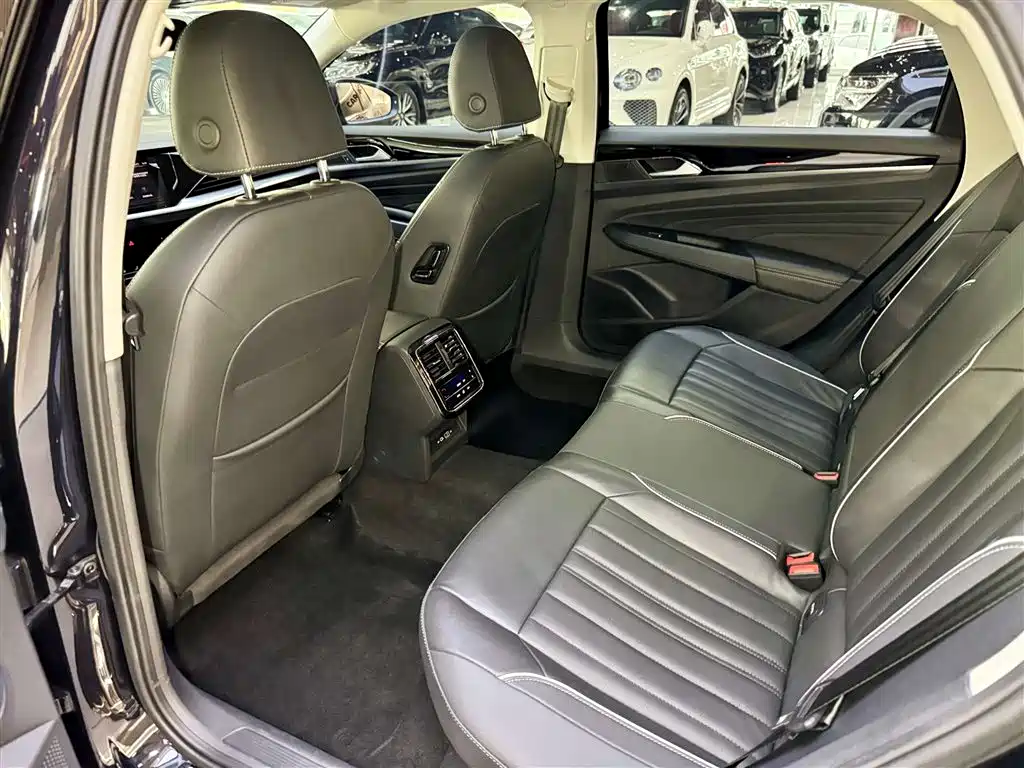 Passat 2023 facelift 330TSI Star Elite Edition купить на сайте DeffCars