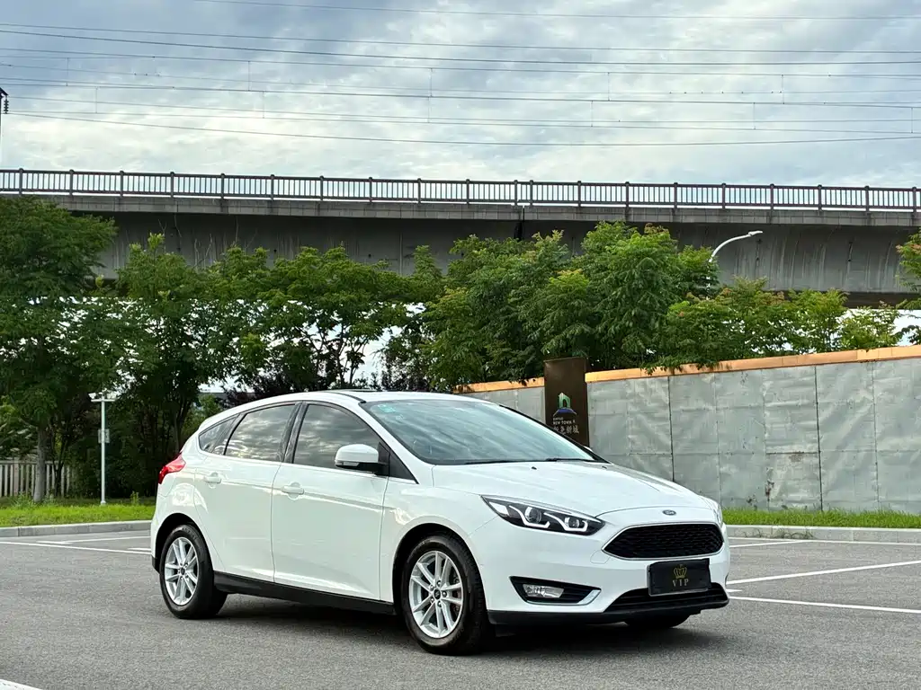 Focus 2015 Hatchback EcoBoost 180 Automatic Elite купить на сайте DeffCars