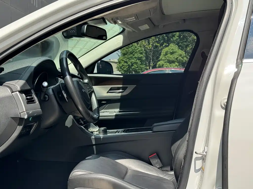 Jaguar XFL 2018 XFL 2.0T 200PS Elite Edition купить на сайте DeffCars