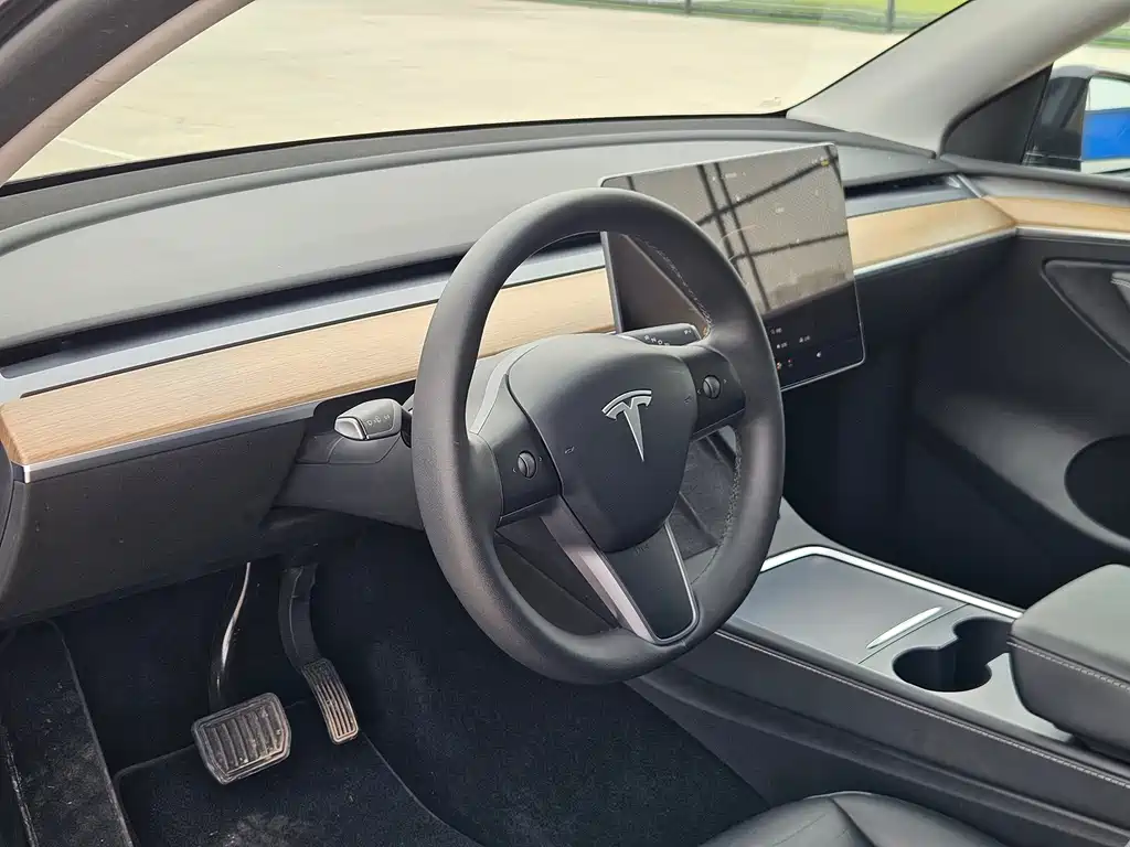 Model Y 2023 rear-wheel drive version купить на сайте DeffCars