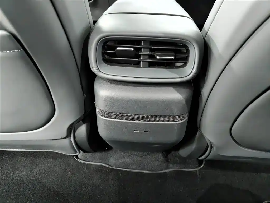 Xpeng G6 2025 model 625 long battery life Max flagship version купить на сайте DeffCars