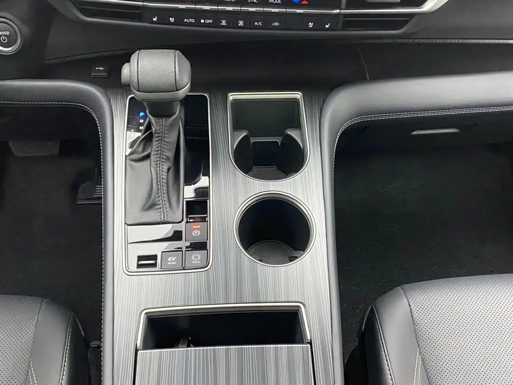 SIENNA 2024 2.5L Hybrid Premium Edition купить на сайте DeffCars