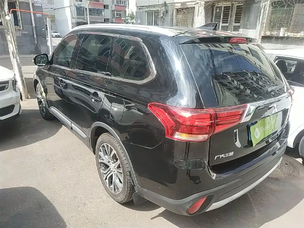 Outlander 2018 2.0L 2WD Honor Edition 5 seats купить на сайте DeffCars