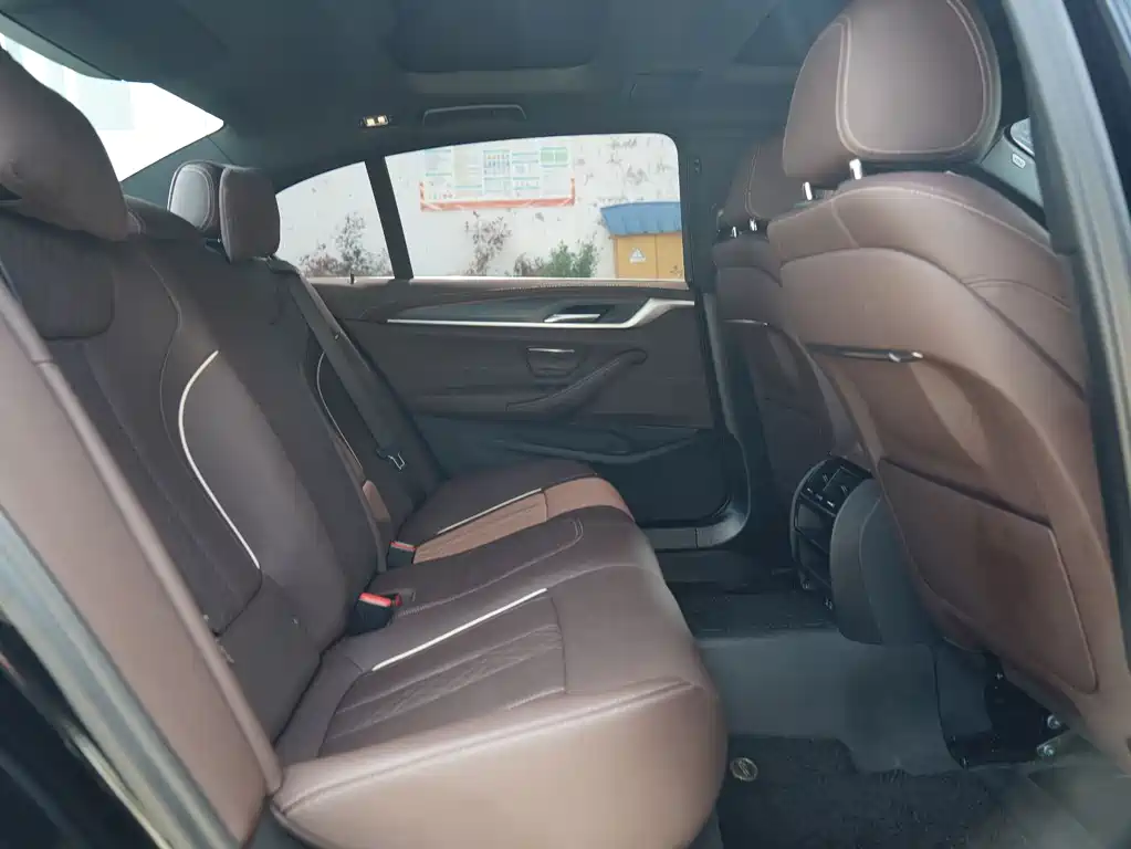 BMW 5 Series 2023 facelift 530Li leading M sports package купить на сайте DeffCars