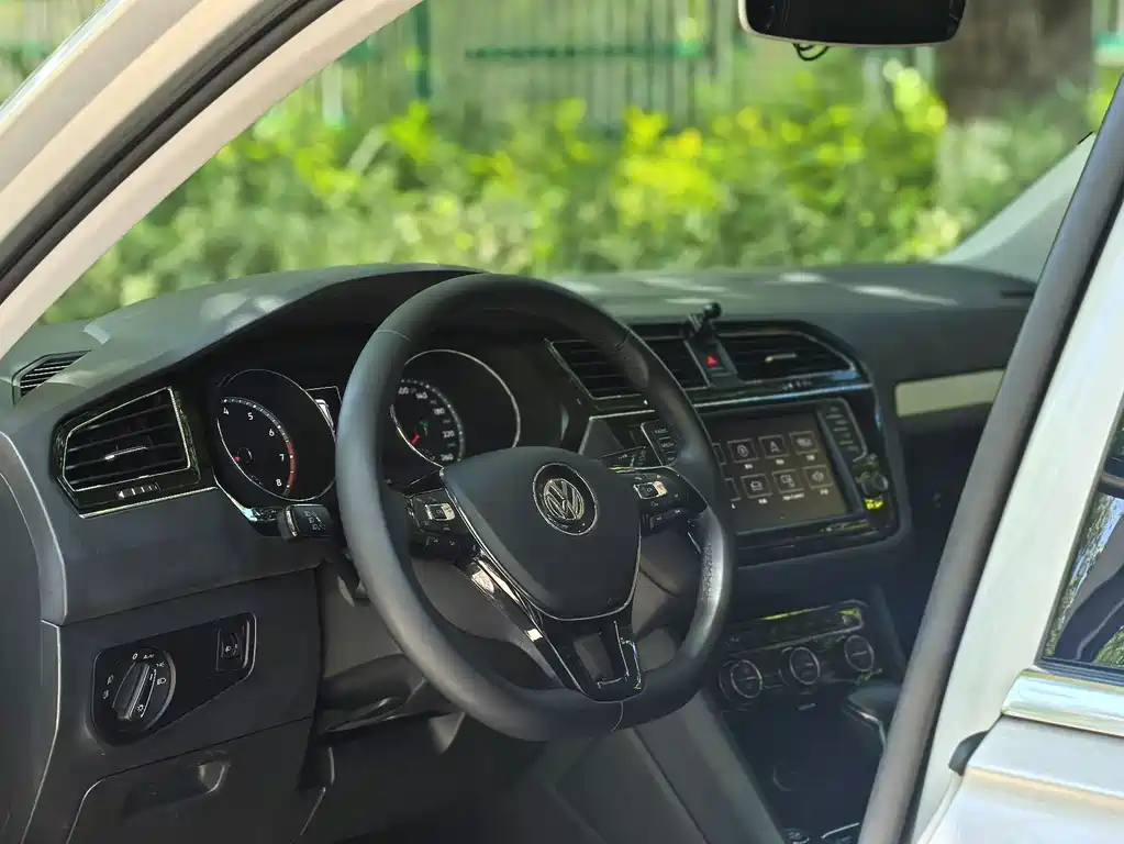 Tiguan L 2017 330TSI automatic two-wheel drive luxury version купить на сайте DeffCars