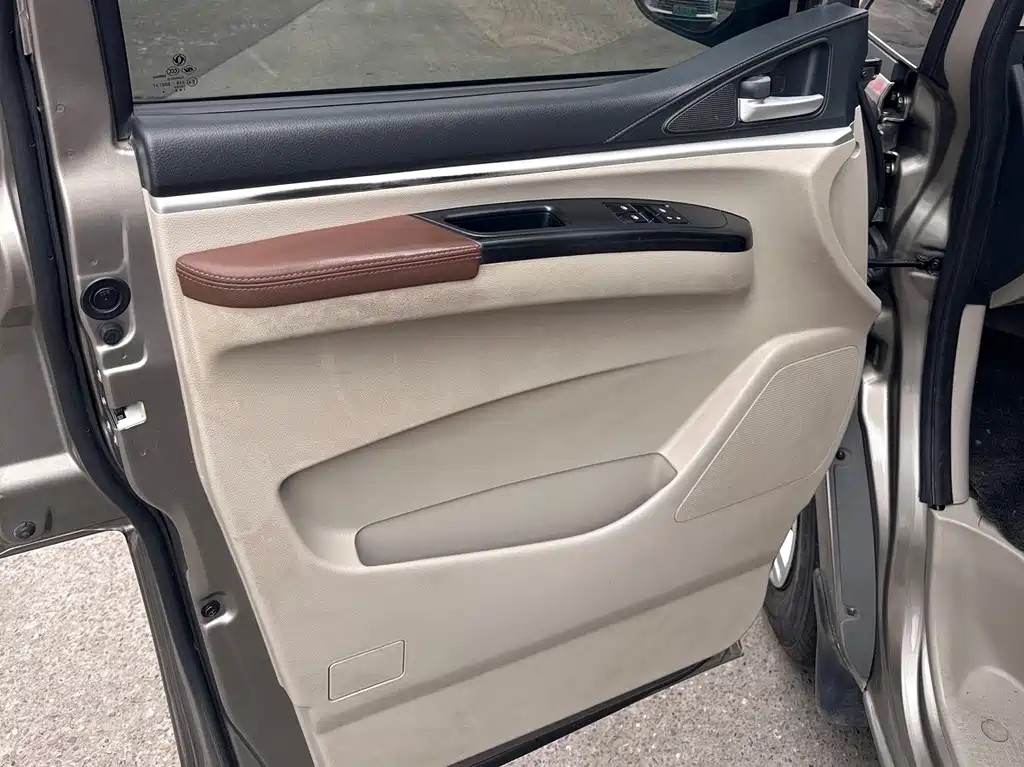 Lingzhi 2020 M5L 1.6L luxury model 7 seats купить на сайте DeffCars