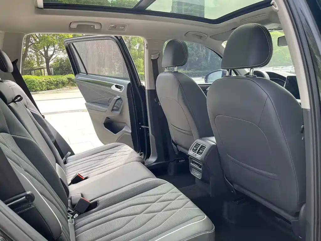 Tiguan L 2022 330TSI automatic two-wheel drive smart version купить на сайте DeffCars