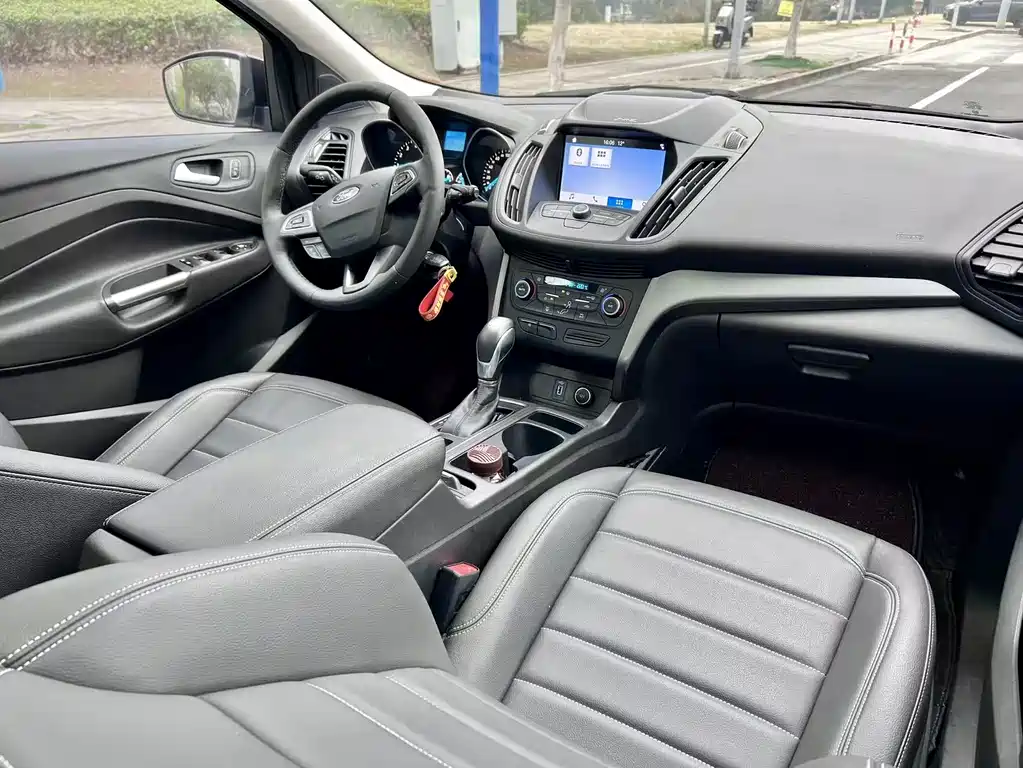 Escape 2019 EcoBoost 180 two-wheel drive platinum airfoil National V купить на сайте DeffCars