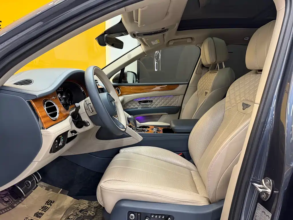 Bentayga 2021 4.0T V8 купить на сайте DeffCars