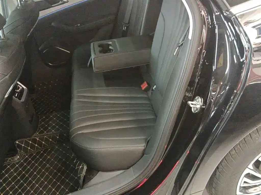 Hongqi H5 2025 2.0T automatic Qichang version купить на сайте DeffCars