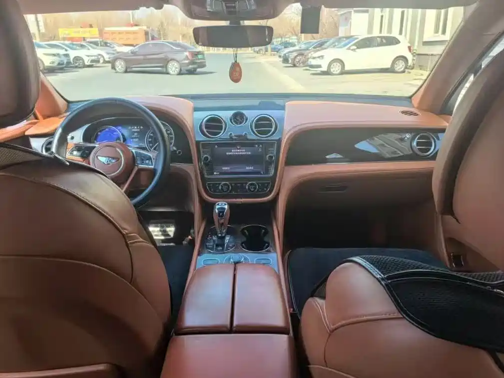 Bentayga 2018 4.0T V8 купить на сайте DeffCars