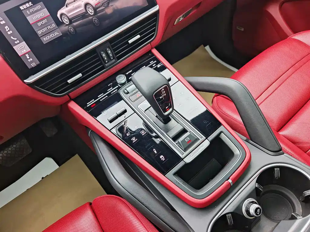 Cayenne New Energy 2021 Cayenne E-Hybrid 2.0T купить на сайте DeffCars