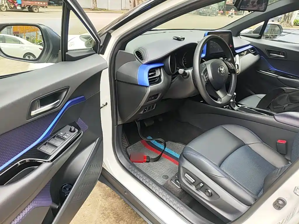 Toyota C-HR 2020 2.0L Leading Edition купить на сайте DeffCars