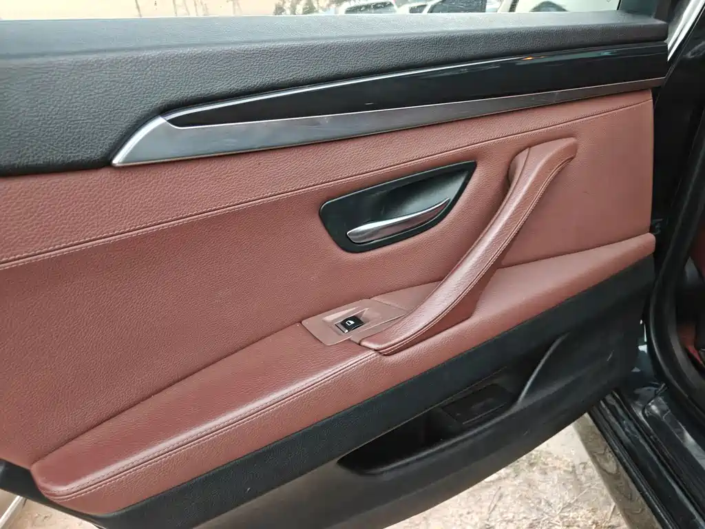 BMW 5 Series 2014 520Li Elegant купить на сайте DeffCars