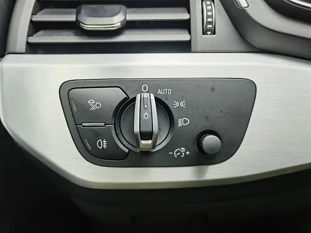 Audi A4L 2020 40 TFSI luxury and elegant model купить на сайте DeffCars