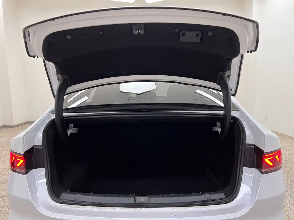 Qin PLUS 2024 Honor Edition DM-i 55KM Leading Type купить на сайте DeffCars