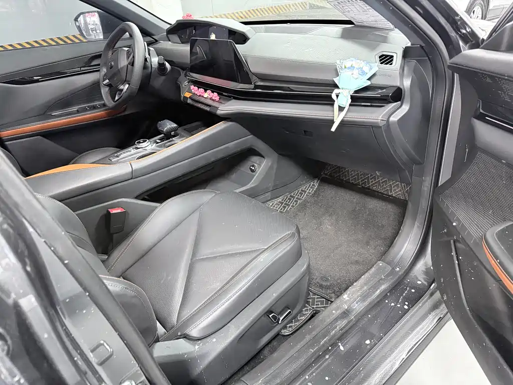 Changan UNI-V 2022 1.5T smart pilot model купить на сайте DeffCars