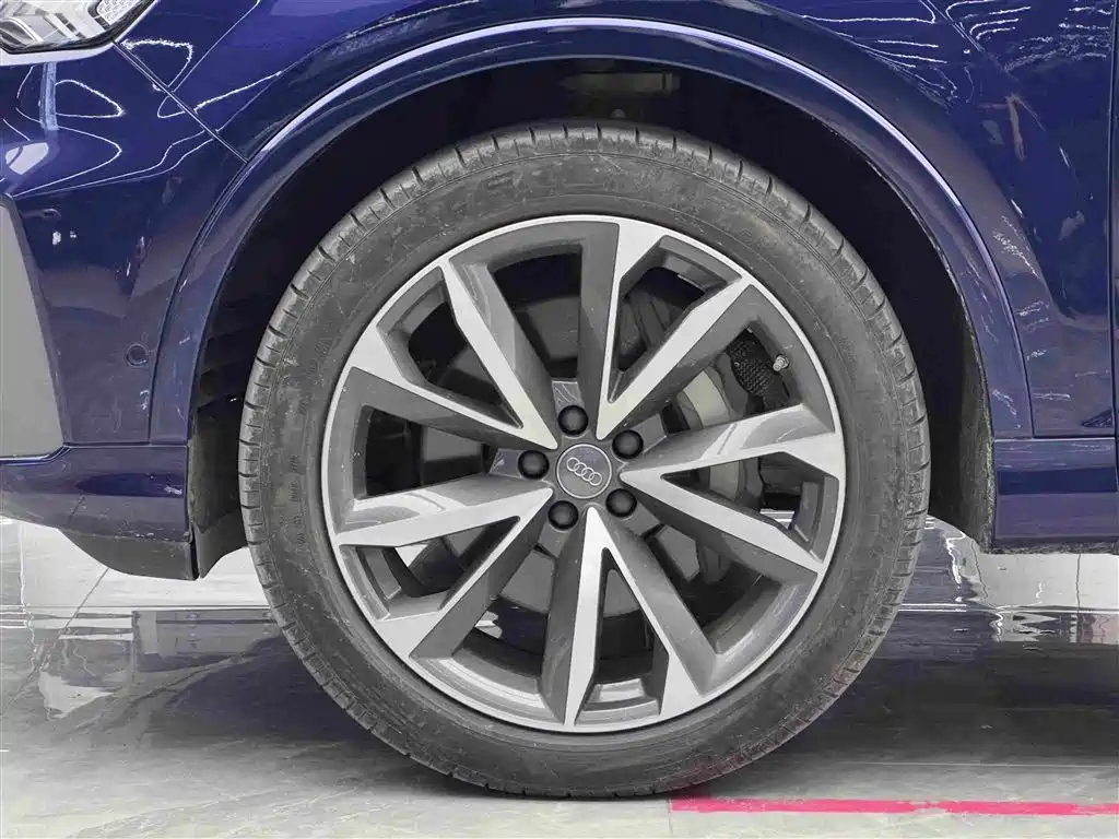 Audi Q7 2021 55 TFSI quattro S line Sporty купить на сайте DeffCars