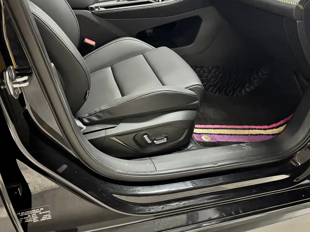 Lynk & Co 03 2023 2.0TD DCT Pro купить на сайте DeffCars