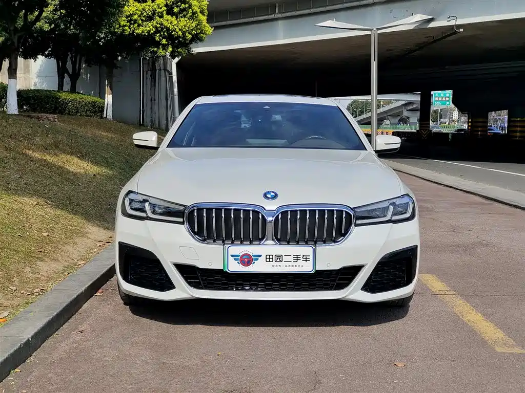 BMW 5 Series New Energy 2022 Model 535Le M Sports Package купить на сайте DeffCars