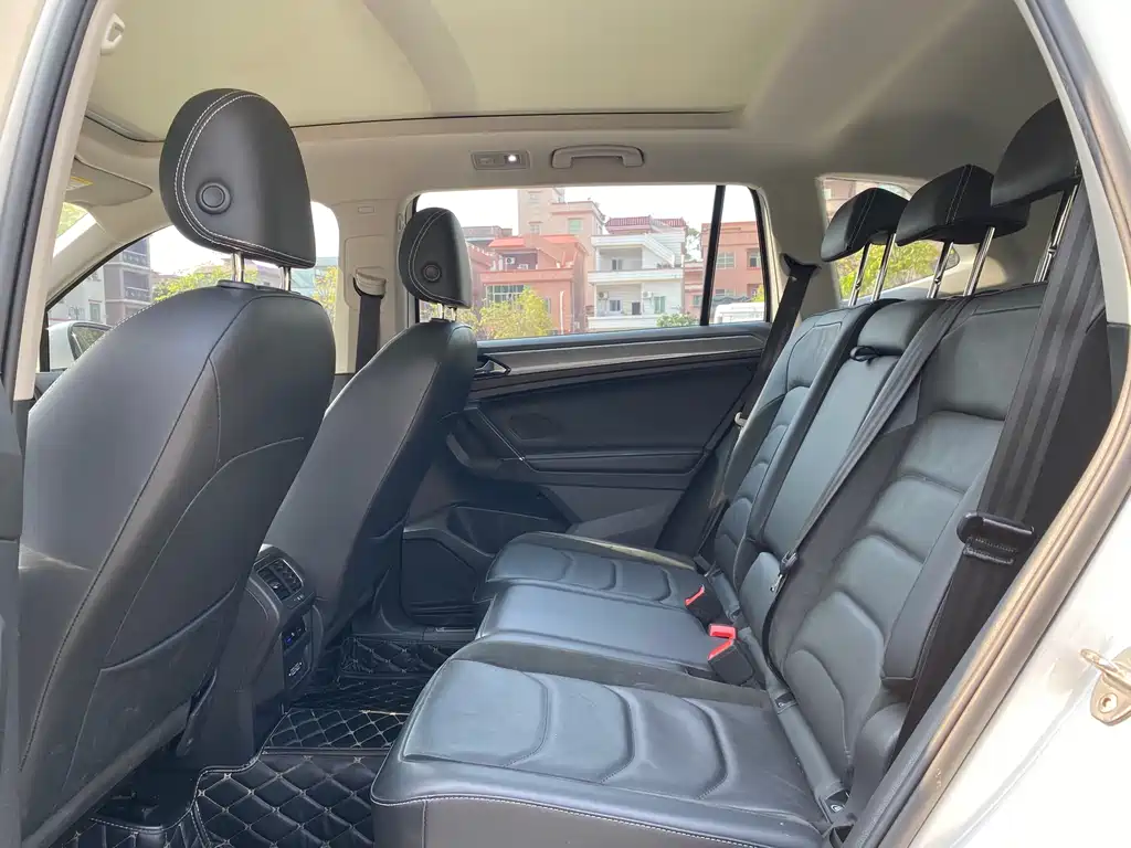 Tiguan L 2021 330TSI automatic two-wheel drive R-Line version купить на сайте DeffCars