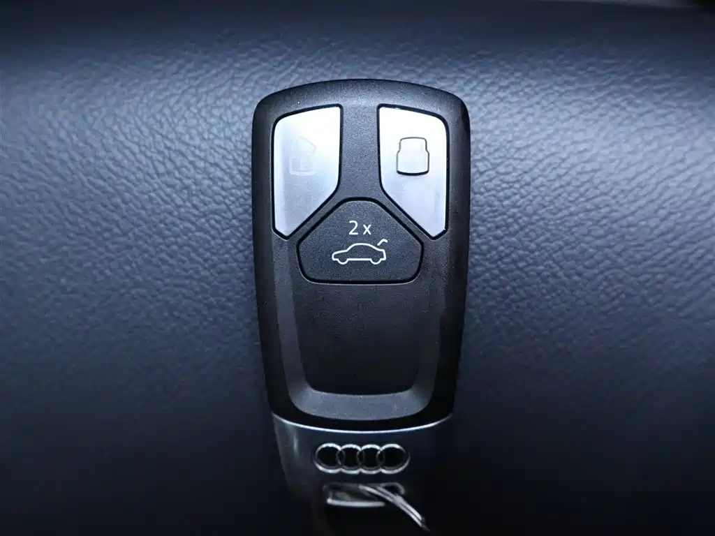 Audi Q5L 2020 40 TFSI enjoys fashionable style купить на сайте DeffCars