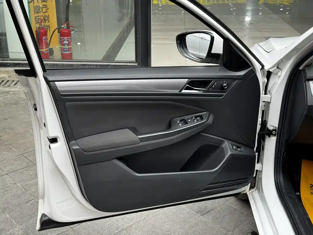 Bora 2019 Bora Legend 1.5L automatic leading type National VI купить на сайте DeffCars