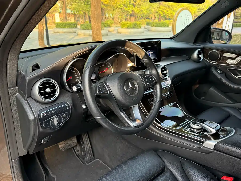 Mercedes-Benz GLC 2017 GLC 260 4MATIC luxury model купить на сайте DeffCars