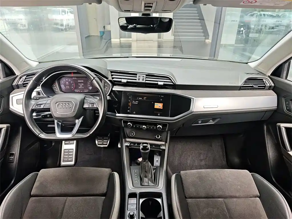 Audi Q3 2021 40 TFSI Fashionable and Dynamic купить на сайте DeffCars