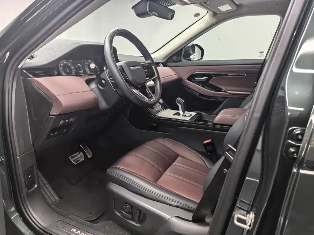 Range Rover Evoque New Energy 2023 Evoque L P300e plug-in electric hybrid version купить на сайте DeffCars