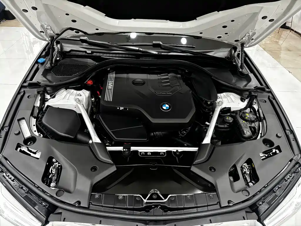 BMW 5 Series 2023 530Li Leading M Sports Package купить на сайте DeffCars