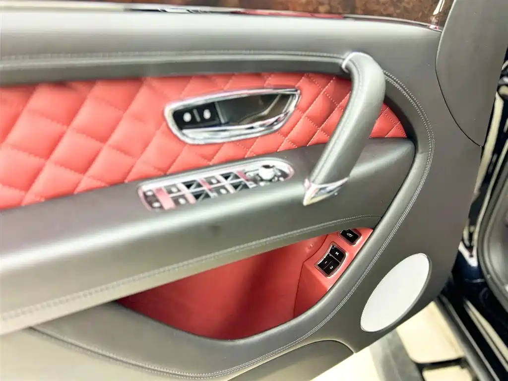 Bentayga 2016 6.0T Standard Edition купить на сайте DeffCars