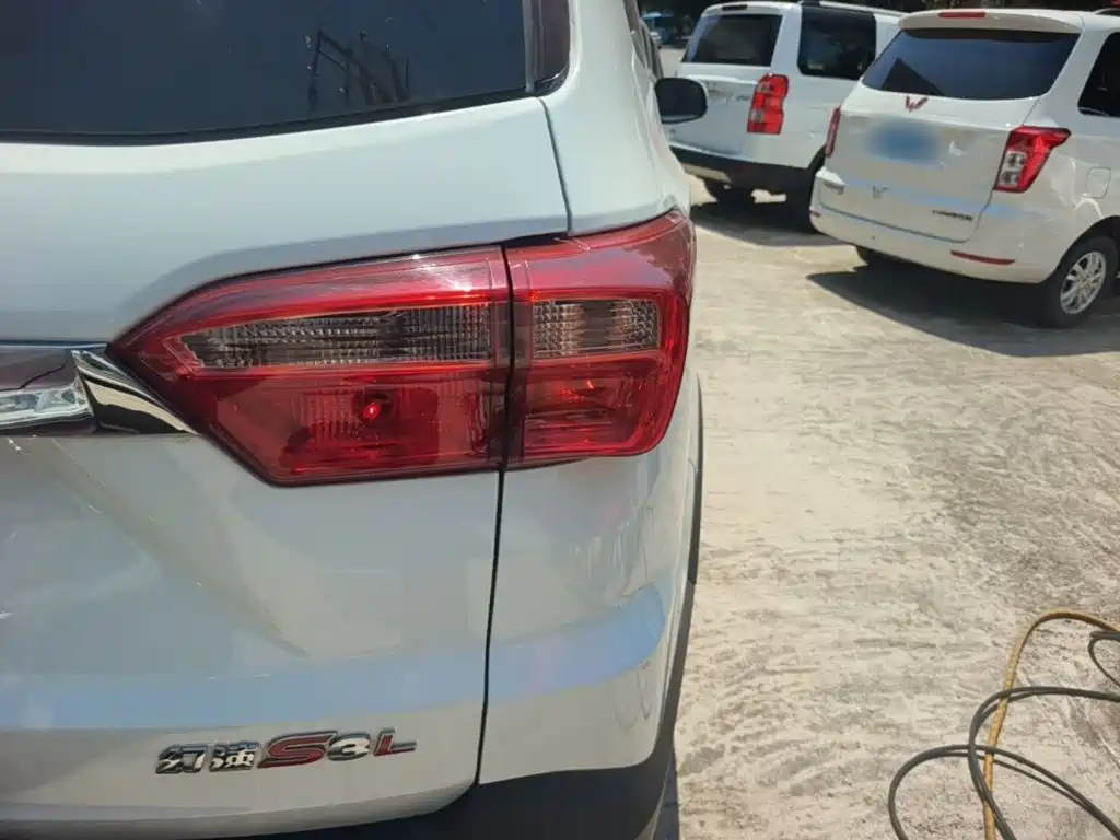 BAIC Huansu S3 2016 S3L 1.5L Manual Exclusive Type купить на сайте DeffCars