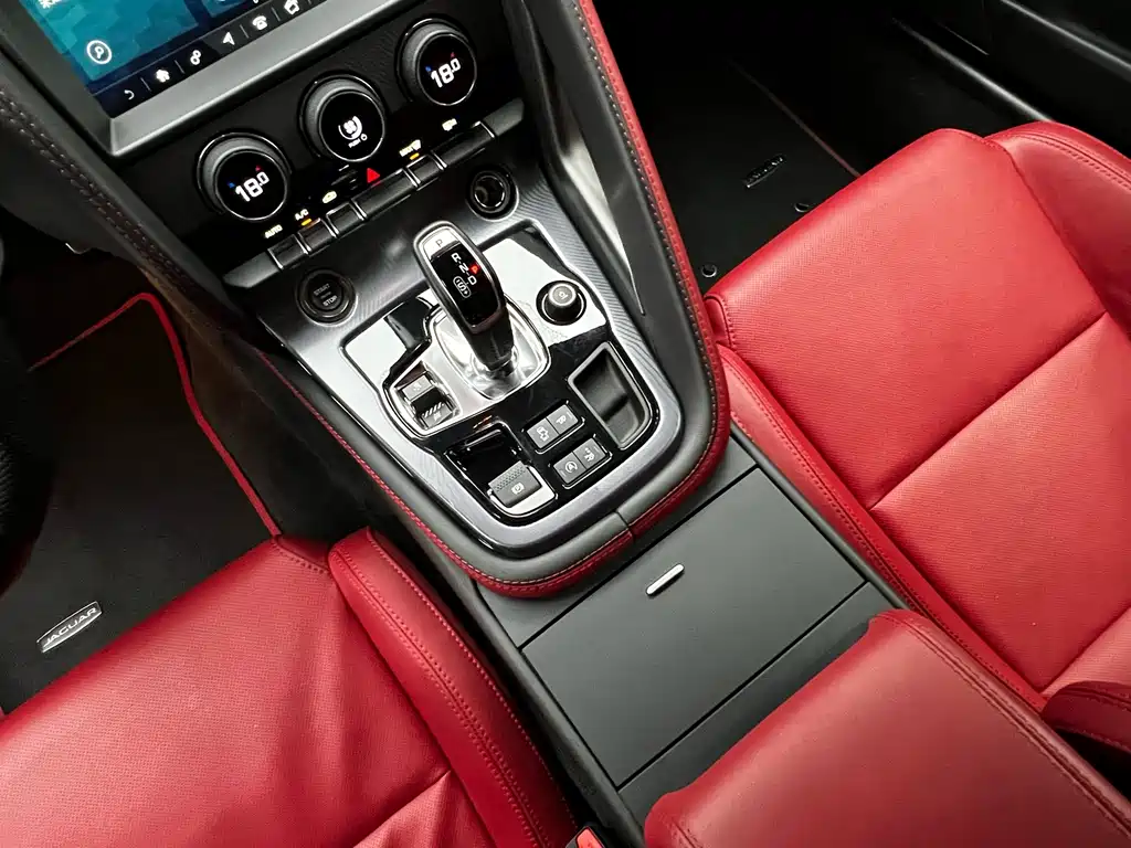 Jaguar F-TYPE 2023 P300 hardtop version R-DYNAMIC BLACK купить на сайте DeffCars