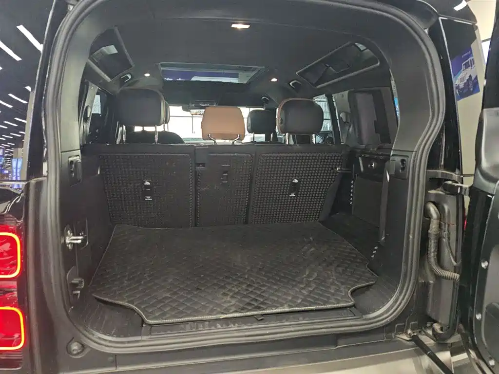 Land Rover Defender 2025 110 3.0T P400 X-Dynamic HSE купить на сайте DeffCars