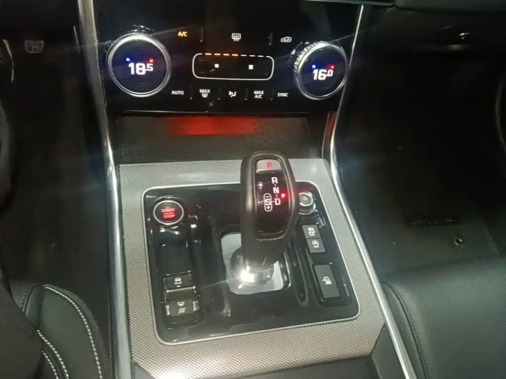 Jaguar XEL 2021 2.0T 200PS R-DYNAMIC Youth Sports Edition купить на сайте DeffCars