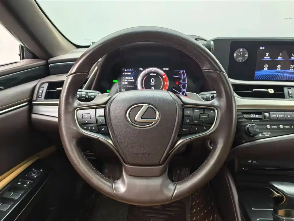 Lexus ES 2018 300h Excellence Edition National V купить на сайте DeffCars