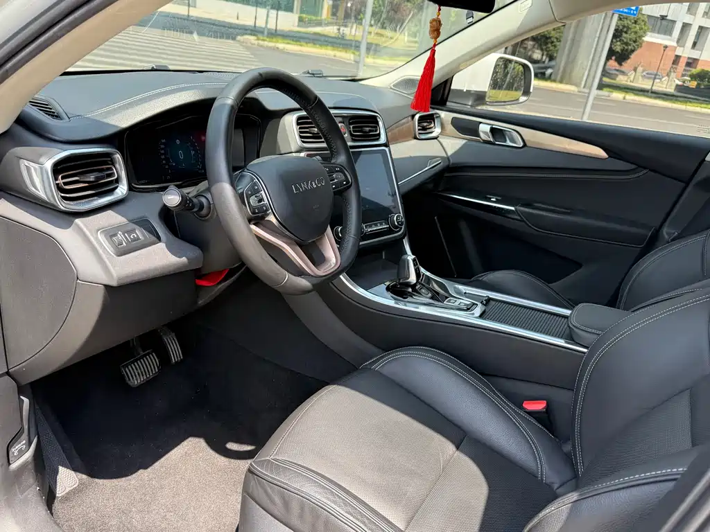Lynk & Co 01 2017 2.0T two-wheel drive Pro version купить на сайте DeffCars