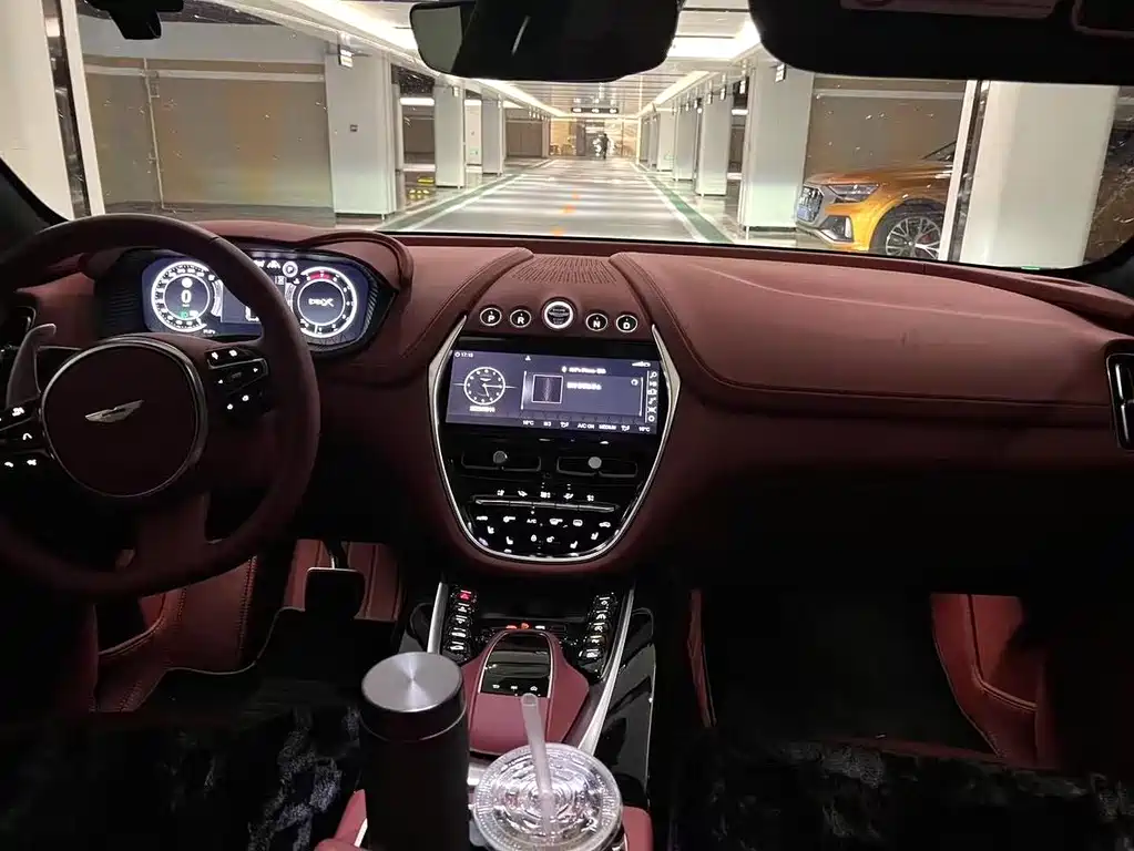 Aston Martin DBX 2022 4.0T V8 купить на сайте DeffCars