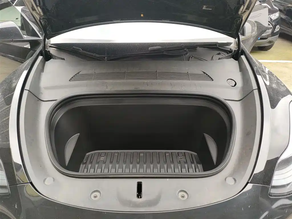 Model Y 2023 rear-wheel drive version купить на сайте DeffCars
