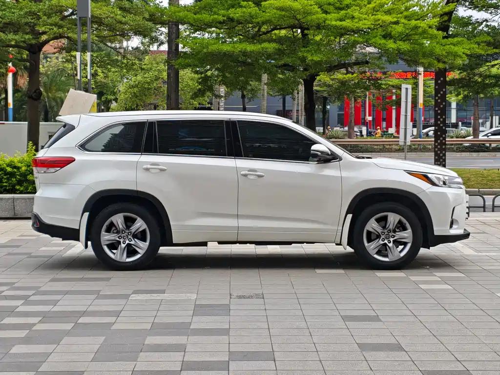 Highlander 2018 2.0T two-wheel drive luxury version, 7 seats, National V купить на сайте DeffCars