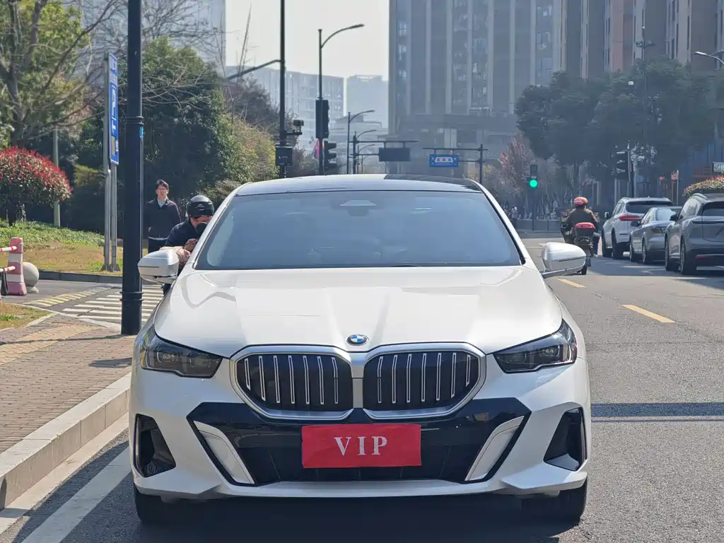 BMW 5 Series 2024 525Li M Sports Package купить на сайте DeffCars