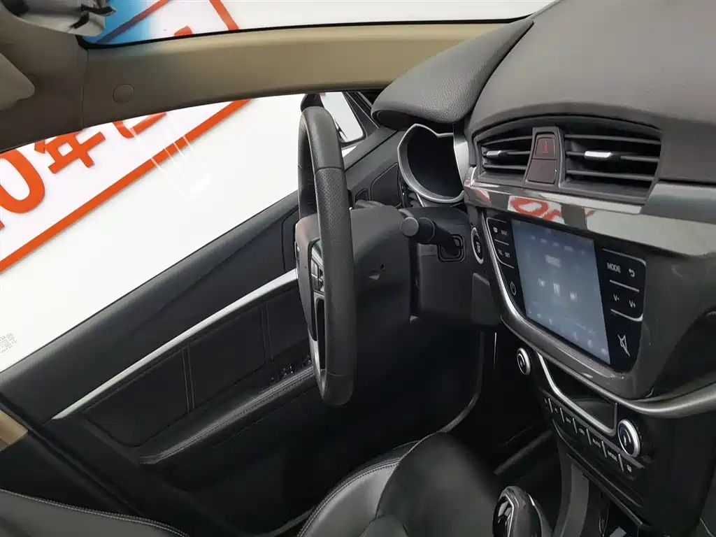 Emgrand 2017 Sedan Million Model 1.5L CVT Upward Interconnect Version купить на сайте DeffCars