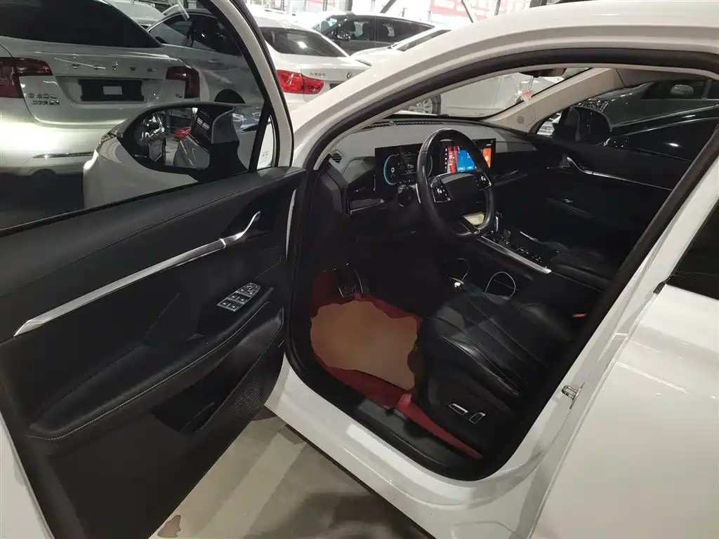 Roewe RX5 eMAX 2022 1.5T PHEV Fearless Exclusive Edition купить на сайте DeffCars