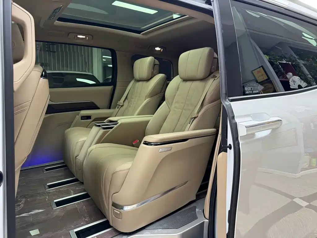 Century 2023 2.0T seven-seat premium model купить на сайте DeffCars