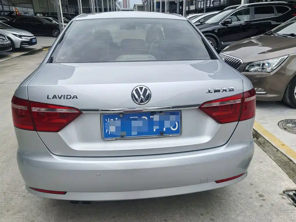 Lavida 2013 1.4TSI DSG Deluxe Edition купить на сайте DeffCars