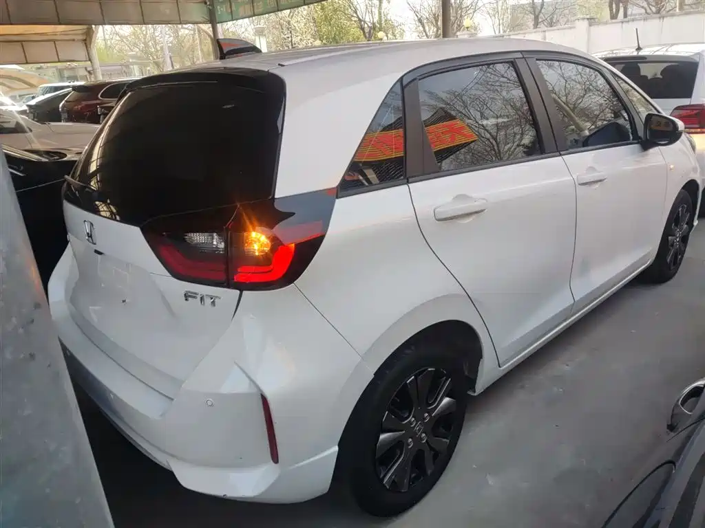 Fit 2022 1.5L CVT Trendy Sunroof Edition купить на сайте DeffCars