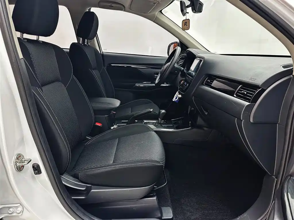Outlander 2021 2.0L 2WD Smooth Edition 5 seats купить на сайте DeffCars